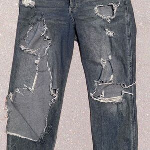 Hollister Ultra High-Rise Mom Jeans